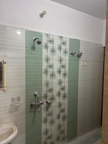 Bathroom in 4 BHK Independent House at Gomti Nagar – for Rent