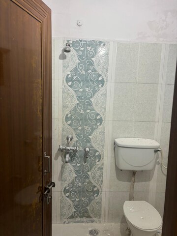Bathroom in 4 BHK Independent House at Gomti Nagar – for Rent