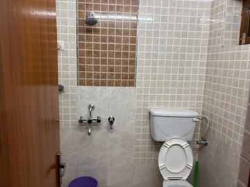 Bathroom in 4 BHK Independent House at Gomti Nagar – for Rent
