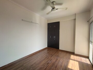 Room in 2 BHK Apartment at JM Florence, Tech Zone 4 Greater Noida – for Rent