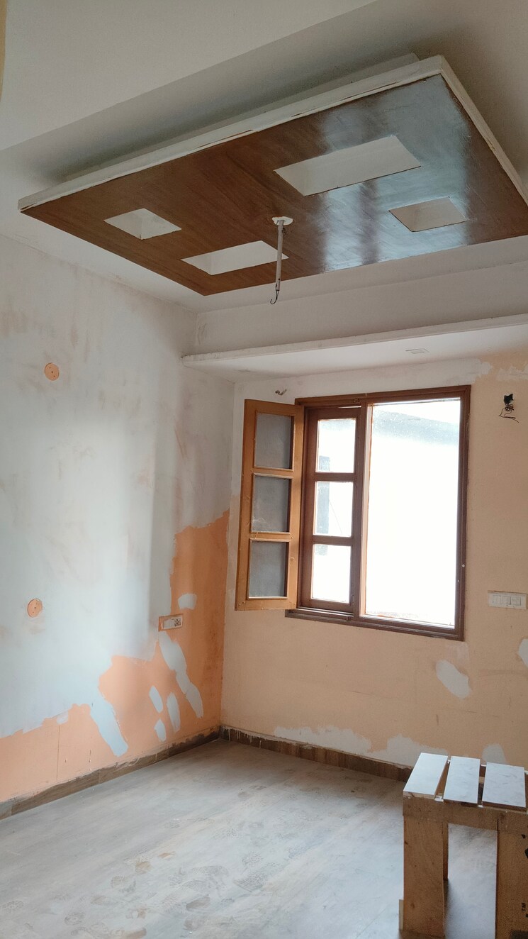 Room, dhakoli village 4 Bedroom 200 Sq.Yd. Apartment In Dhakoli Village Zirakpur 8099333