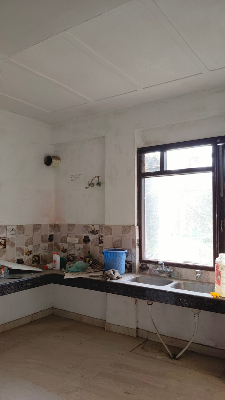 Kitchen, dhakoli village 4 Bedroom 200 Sq.Yd. Apartment In Dhakoli Village Zirakpur 8099333