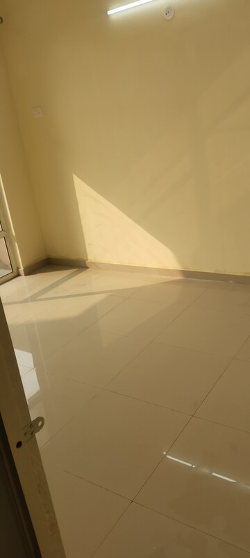 Room in 2 BHK Apartment at Pyramid Elite, Sector 86 – for Rent