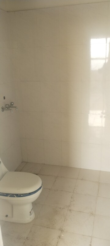 Room in 2 BHK Apartment at Pyramid Elite, Sector 86 – for Rent