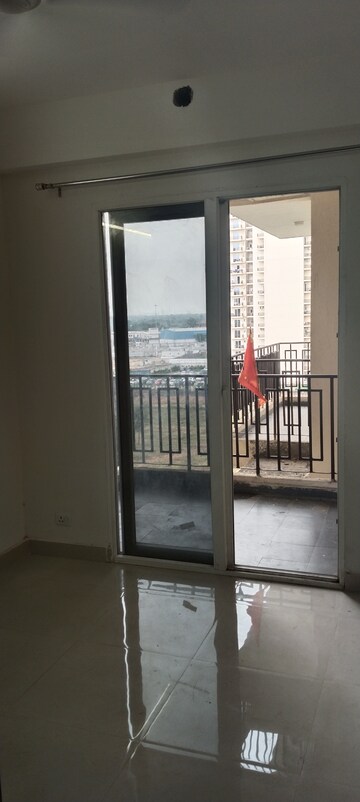 Room in 2 BHK Apartment at Signature Global Orchard Avenue, Sector 93 – for Rent