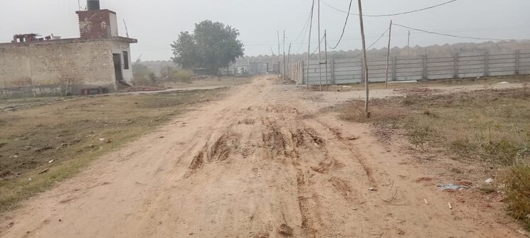 undefined, yamuna expressway  74 Sq.Yd. Plot In Yamuna Expressway Greater Noida 8099403
