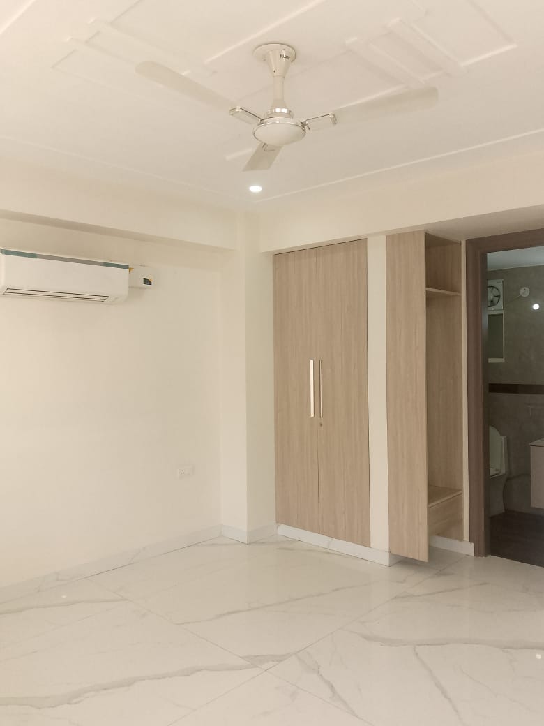 3 BHK + Servant Room Apartment For Sale in Unitech Fresco