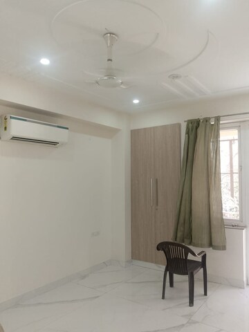 Building Lobby in 3 BHK Apartment at Unitech Fresco, Sector 50 – for Sale