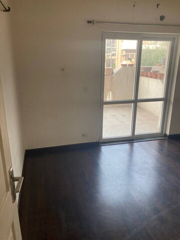 Room in 3 BHK Apartment at Vipul Greens, Sector 48 – for Sale
