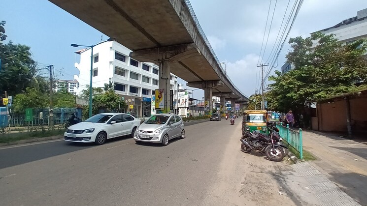  Parking, edappally Commercial Office Space 3500 Sq.Ft. In Edappally Kochi 8099424