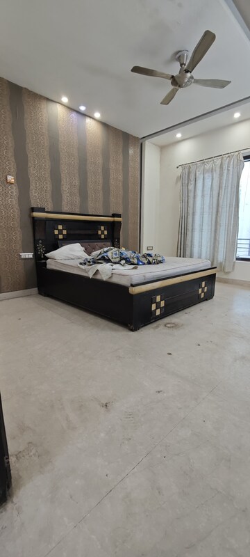 Bedroom in 3 BHK Builder Floor at Ardee City, Sector 52 – for Rent