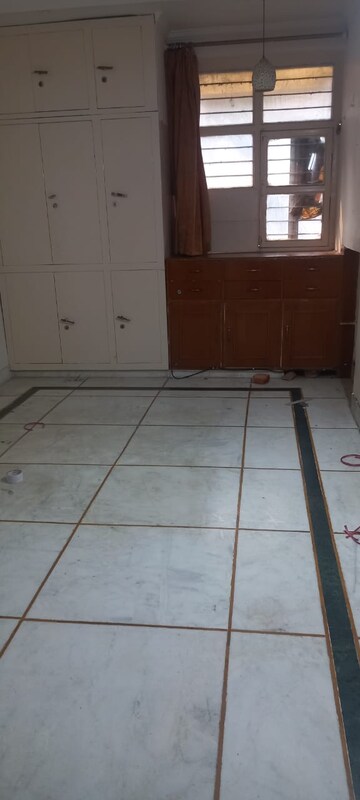 Room in 2 BHK Apartment at Ip Extension – for Rent