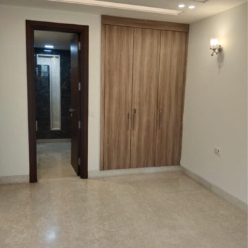 Room in 3 BHK Builder Floor at Greater Kailash ii – for Rent