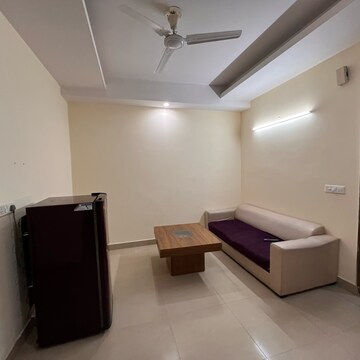 Living Room in 1 BHK Builder Floor at Ansal Sushant Lok I, Sector 43 – for Rent