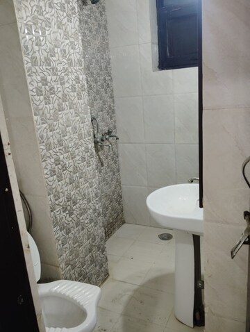 Bathroom in 1 RK Builder Floor at Eldeco Ananda, Sector 48 – for Rent