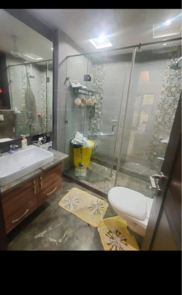 Attached Bathroom in 3 BHK Builder Floor at Navjeevan Vihar – for Rent