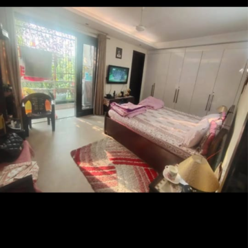 Bedroom in 3 BHK Builder Floor at Navjeevan Vihar – for Rent