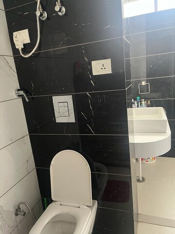 Bedroom in 3.5 BHK Apartment at Mansa Devi – for Rent