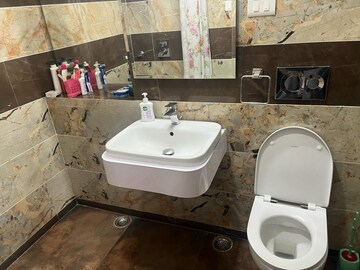 Bathroom in 3.5 BHK Apartment at Mansa Devi – for Rent