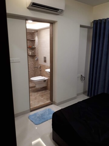 Room in 3 BHK Apartment at Bandra West – for Rent
