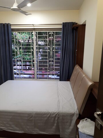 Bedroom in 3 BHK Apartment at Bandra West – for Rent