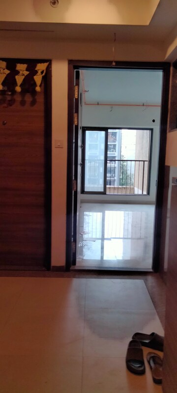 Room in 1 BHK Apartment at Chandak Nishchay, Borivali East – for Rent