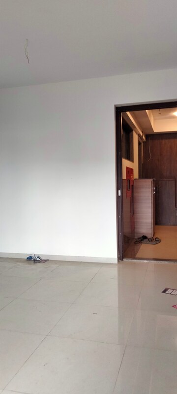 Room in 1 BHK Apartment at Chandak Nishchay, Borivali East – for Rent