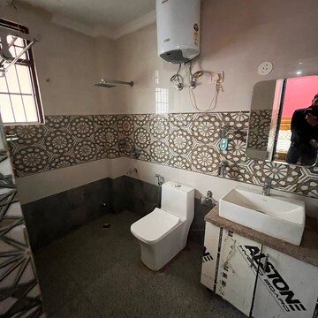 Team Area in 3 BHK Builder Floor at Ansal Sushant Lok I, Sector 43 – for Rent
