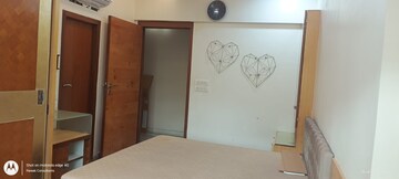 Room in 2 BHK Apartment at Vaibhav Apartment Prabhadevi, Prabhadevi – for Rent