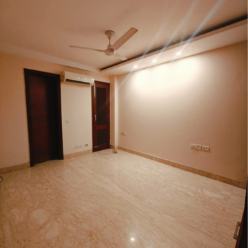 Room in 3 BHK Builder Floor at Greater Kailash Part 3 – for Rent