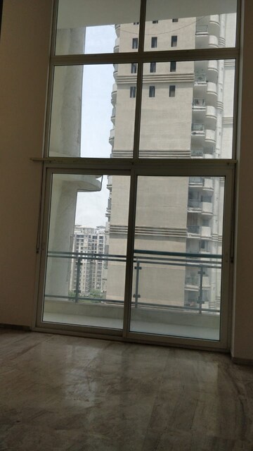 Room in 4 BHK Apartment at Mahagun Mezzaria, Sector 78 – for Rent
