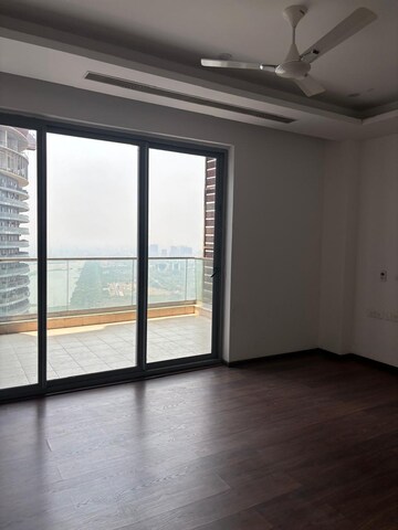 Room in 4 BHK Apartment at Mahagun Mezzaria, Sector 78 – for Rent
