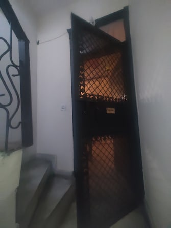 1 BHK Builder Floor For Rent in Rohini Sector 16 Delhi  8099820