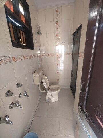 Master Bedroom in 1 BHK Builder Floor at Rohini Sector 16 – for Rent