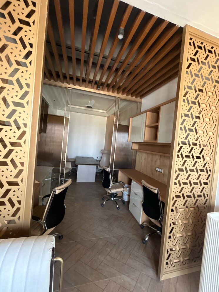 Team Area, mr-proview-the-great-northern-bazaar Commercial Office Space 540 Sq.Ft. In Morta Ghaziabad 8099895
