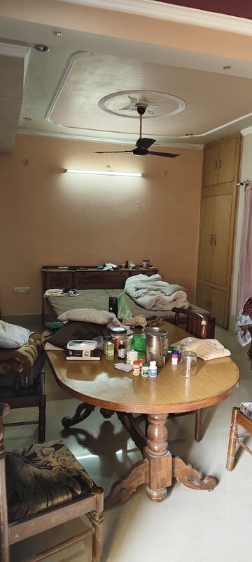Bedroom in 6 BHK Independent House at Gomti Nagar – for Sale