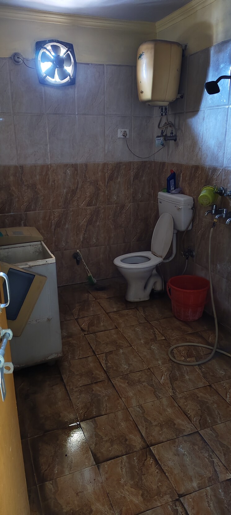 Bathroom, gomti nagar 6 Bedroom 1250 Sq.Ft. Independent House In Gomti Nagar Lucknow 8099883