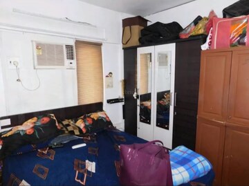 Bedroom in 2 BHK Apartment at Jupiter Apartments Lokhandwala Complex, Lokhandwala Complex Andheri – for Rent