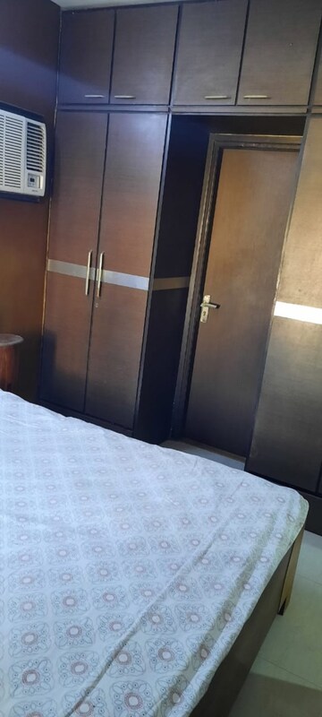 Bedroom in 2 BHK Apartment at Swapnalok Towers, Malad East – for Rent