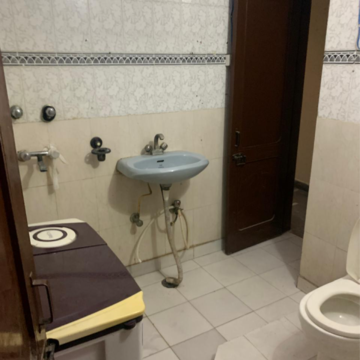 Bathroom in 1.5 BHK Builder Floor at Kalkaji – for Rent