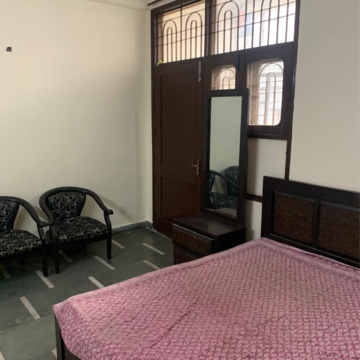 Bedroom in 1.5 BHK Builder Floor at Kalkaji – for Rent