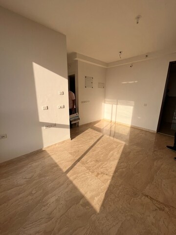 Room in 3 BHK Apartment at Hiranandani Skylark Enclave, Ghodbunder Road – for Rent