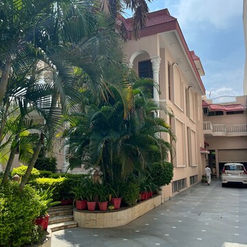 6+ BHK Villa – Exterior View View at Sector 15 ii - for Sale