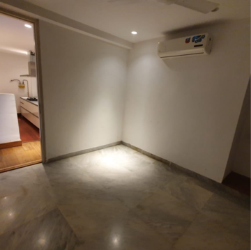 Room in 3 BHK Builder Floor at Greater Kailash ii – for Rent