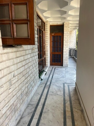 Balcony in 3 BHK Villa at Sector 34 – for Rent