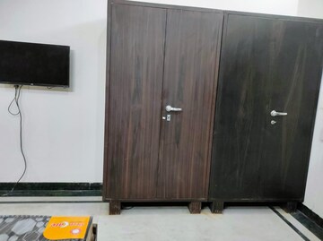 Furnished Amenities in 1 BHK Builder Floor at Greenwood City, Sector 40 – for Rent