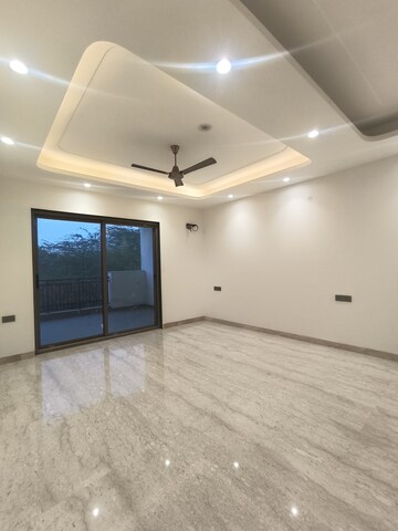 Room in 4 BHK Builder Floor at Srishti Greenfield Homes, Green Fields Colony – for Rent