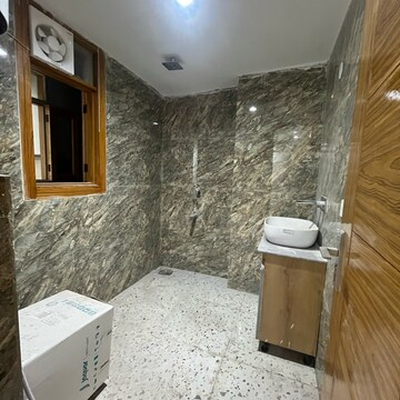 Furnished Amenities in 3 BHK Builder Floor at Gadaipur – for Sale