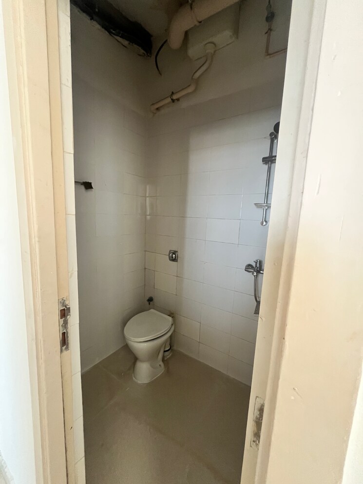 Bathroom, one-hiranandani-park 3 Bedroom 1305 Sq.Ft. Apartment In Brahmand Thane 8100079