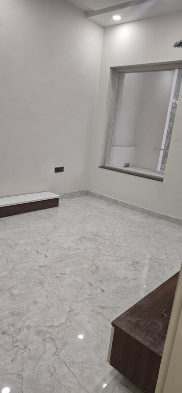Building Lobby in 3 BHK Builder Floor at BP Homes, Sector 85 – for Rent